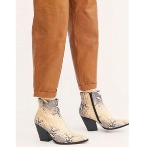 Free people x Jeffrey Campbell snakeskin boot